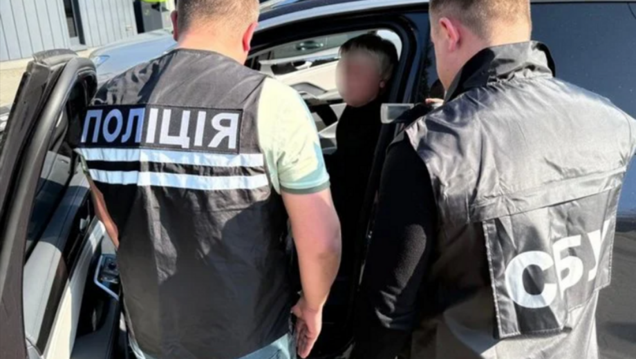 На взятке 20 тысяч долларов задержан начальник таможенного поста Львовской таможни