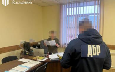 Суд залишив під вартою чиновницю ТЦК, яка побила чоловіка з бронюванням