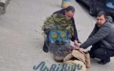 На Львівщини хлопця після приступу епілепсії виставили за межі ТЦК(відео)