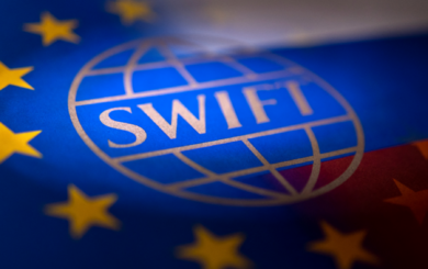 ЕС планирует отключить более 20 российских банков от SWIFT
