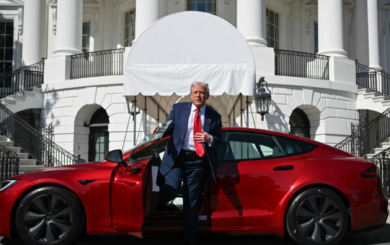Трамп вирішив позбутися свого електрокара Tesla після скандалу з Маском