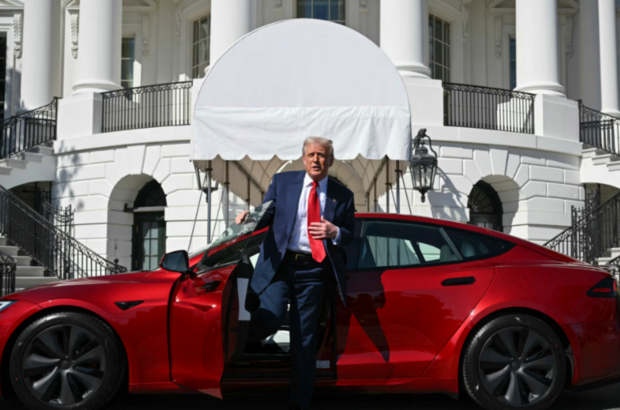 Трамп вирішив позбутися свого електрокара Tesla після скандалу з Маском