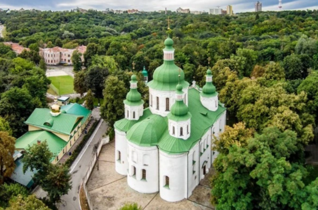Кирилівська церква повертається до української молитви: символічна подія на тлі війни