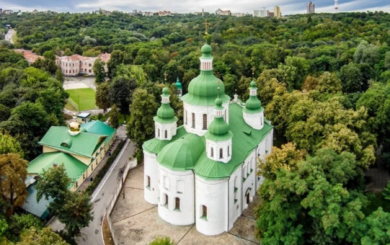 Кирилловская церковь возвращается к украинской молитве: символическое событие на фоне войны