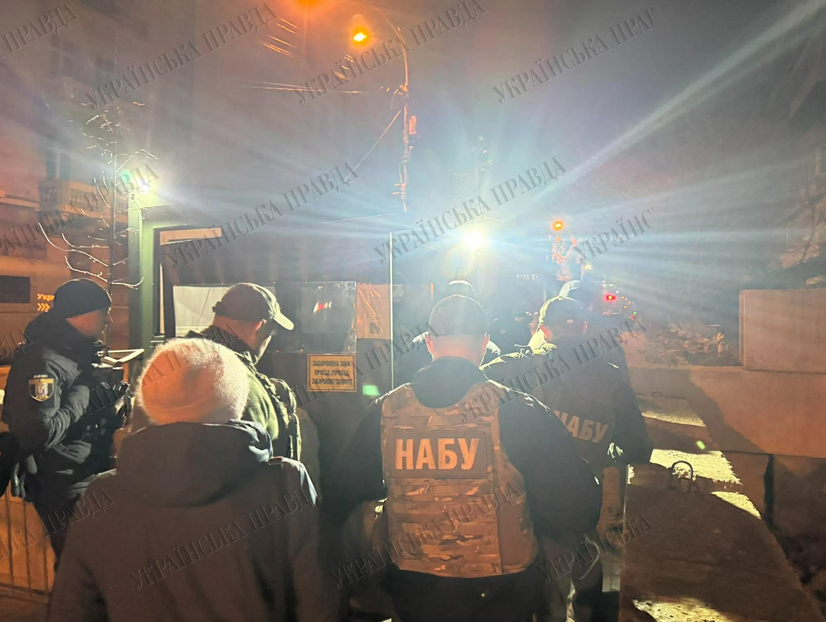На територію урядового кварталу зайшли близько 10 співробітників НАБУ і САП