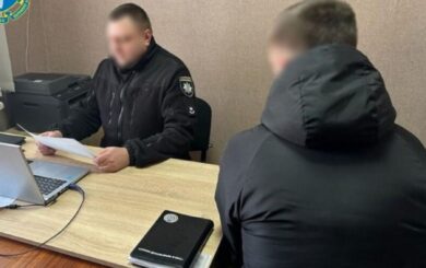 Ошукав матір загиблого військового на 1,5 млн грн: на Чернігівщині судитимуть чоловіка