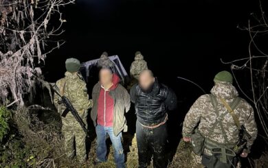 Чоловіки намагались переплести Дністер на матрацах: спроба перетину кордону провалилась