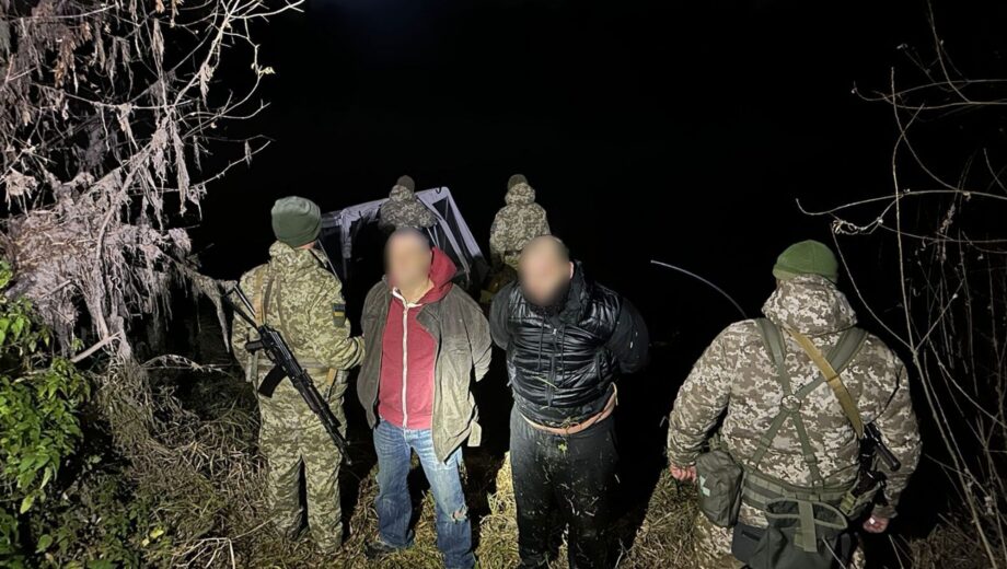 Чоловіки намагались переплести Дністер на матрацах: спроба перетину кордону провалилась