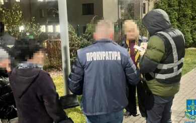 5 тысяч долларов за влияние на решение МСЭК: во Львове задержана подозреваемая во взяточничестве