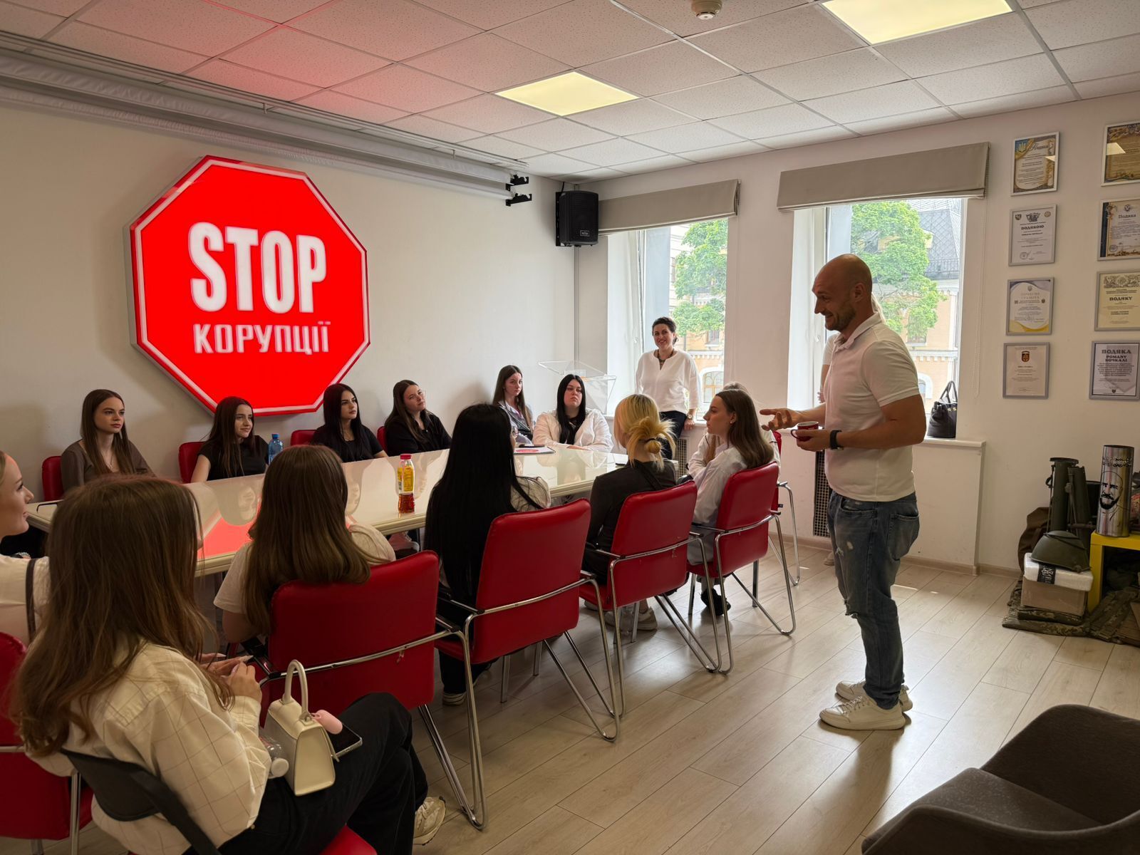 Молодь – проти корупції: студенти Ірпінського коледжу економіки та права відвідали центральний офіс ВГО ''Стоп корупції''