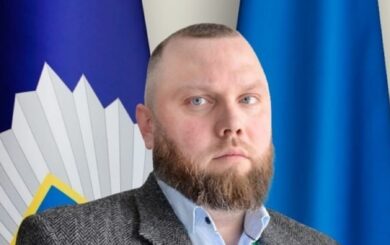 Руководитель сервисного центра МВД в Харькове задекларировал два премиальных авто и валютные сбережения