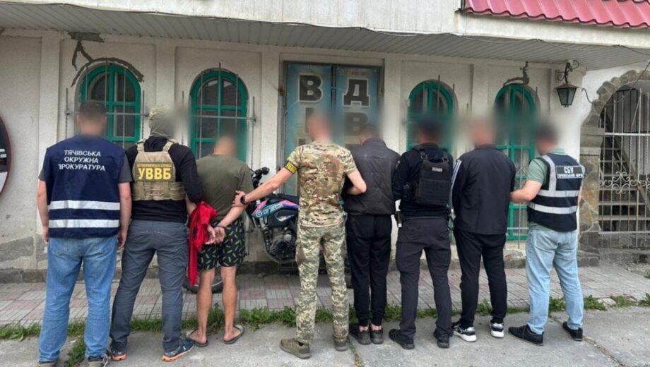В Закарпатье 19-летний организатор и его сообщник переправляли мужчин за границу