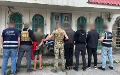 На Закарпатті 19-річний організатор та його спільник переправляли чоловіків за кордон