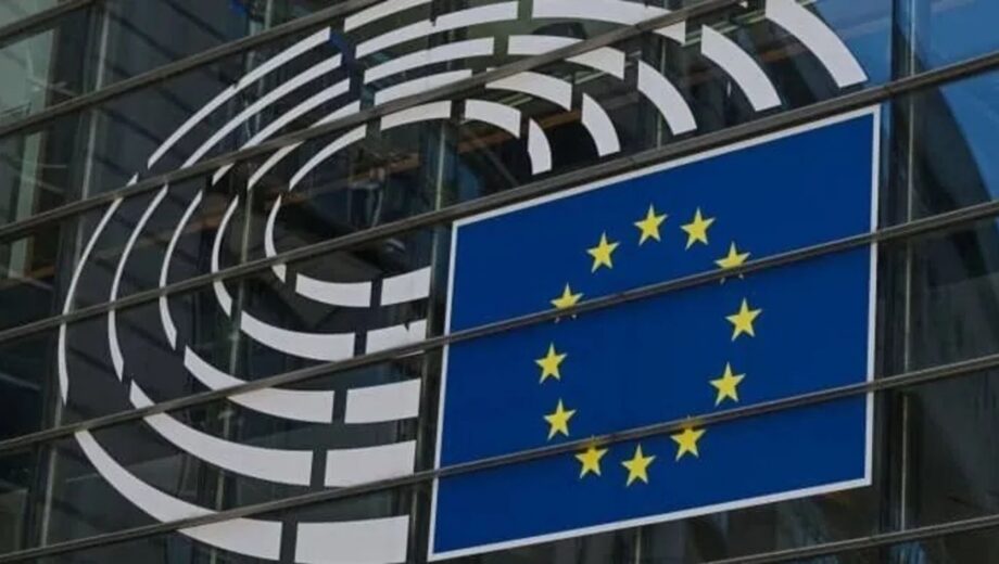 Европарламент поддержал более жесткие правила возвращения мигрантов: что изменится для искателей убежища