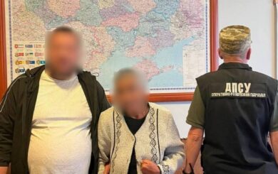 На границе разоблачили мужчину, который ехал в путешествие с двумя женами