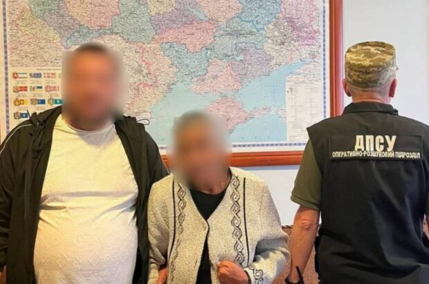 На границе разоблачили мужчину, который ехал в путешествие с двумя женами