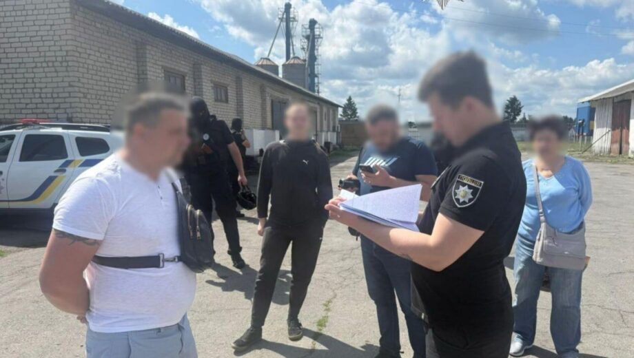 Мотопомпи замість геологорозвідки: Нацполіція та ОГП викрили масштабний нелегальний видобуток бурштину на Рівненщині