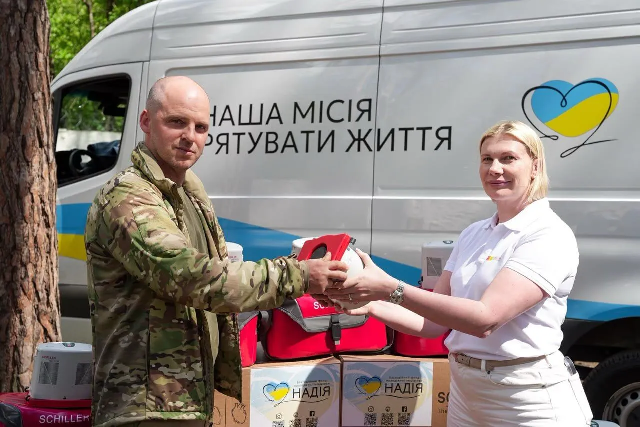 10 апаратів Easy Pulse Schiller для фронту: БФ ''Надія'' та Schiller AG посилюють медичні підрозділи