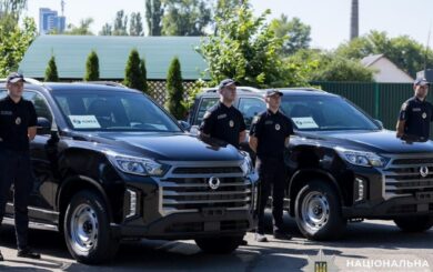 Республика Корея передала Нацполиции Украины 60 пикапов для работы в условиях войны