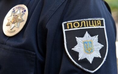 В Одессе мужчина стрелял и бросил предмет, похожий на гранату на детскую площадку.