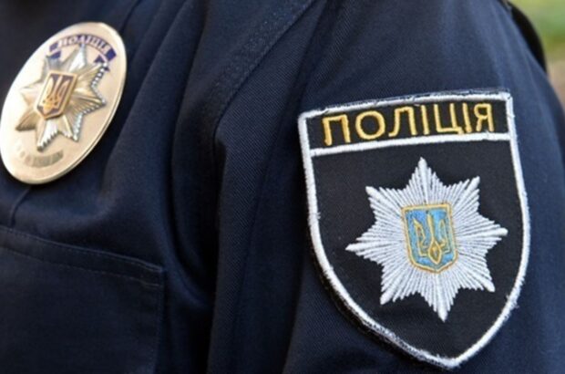 В Одессе мужчина стрелял и бросил предмет, похожий на гранату на детскую площадку.