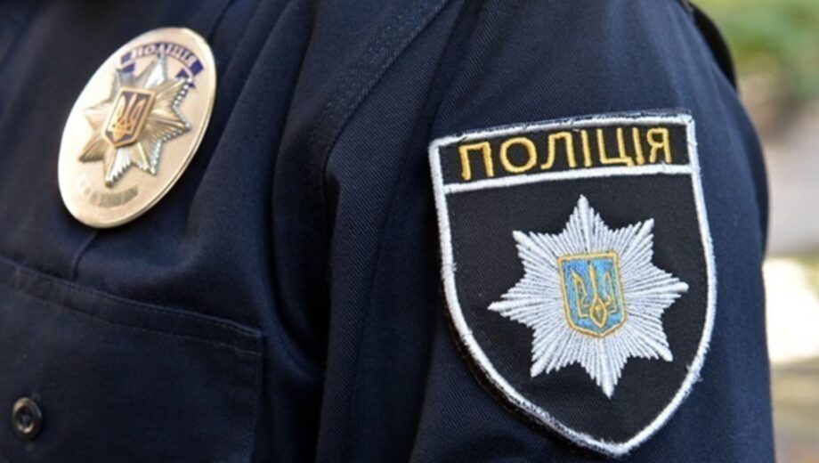 В Одессе мужчина стрелял и бросил предмет, похожий на гранату на детскую площадку.