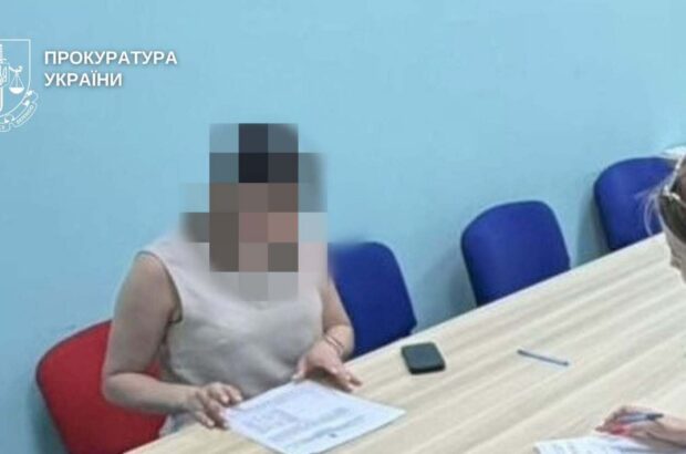 Переплатили почти 700 тысяч: в Киеве чиновнице сообщили о подозрении из-за закупки оборудования для школ