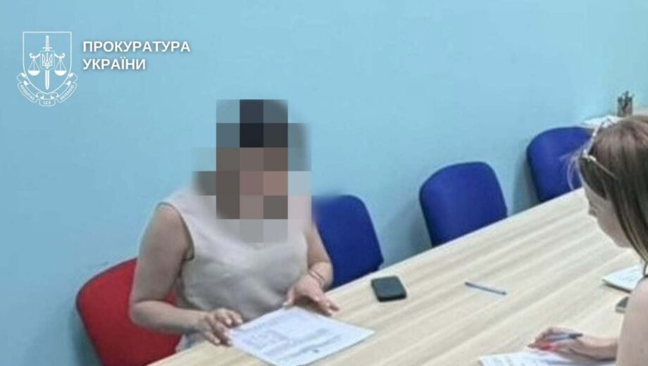 Переплатили почти 700 тысяч: в Киеве чиновнице сообщили о подозрении из-за закупки оборудования для школ