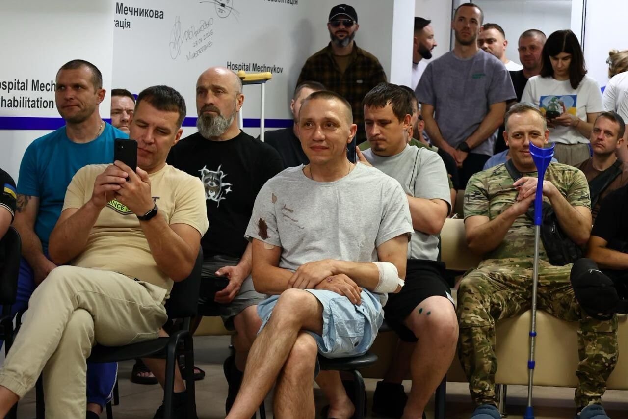 Валерий Дубиль и партнеры посетили раненых защитников в Днепре