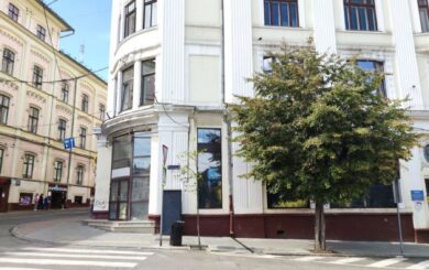 Ремонт за рахунок оренди: у Чернівцях бізнес відновлює пам’ятку архітектури на Центральній площі