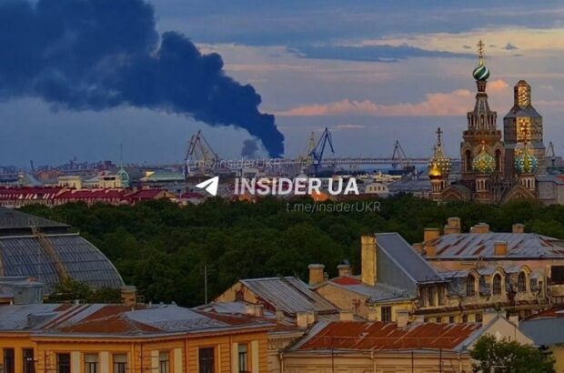 У Санкт-Петербурзі повідомляють про пожежу на нафтотерміналі після атаки дронів