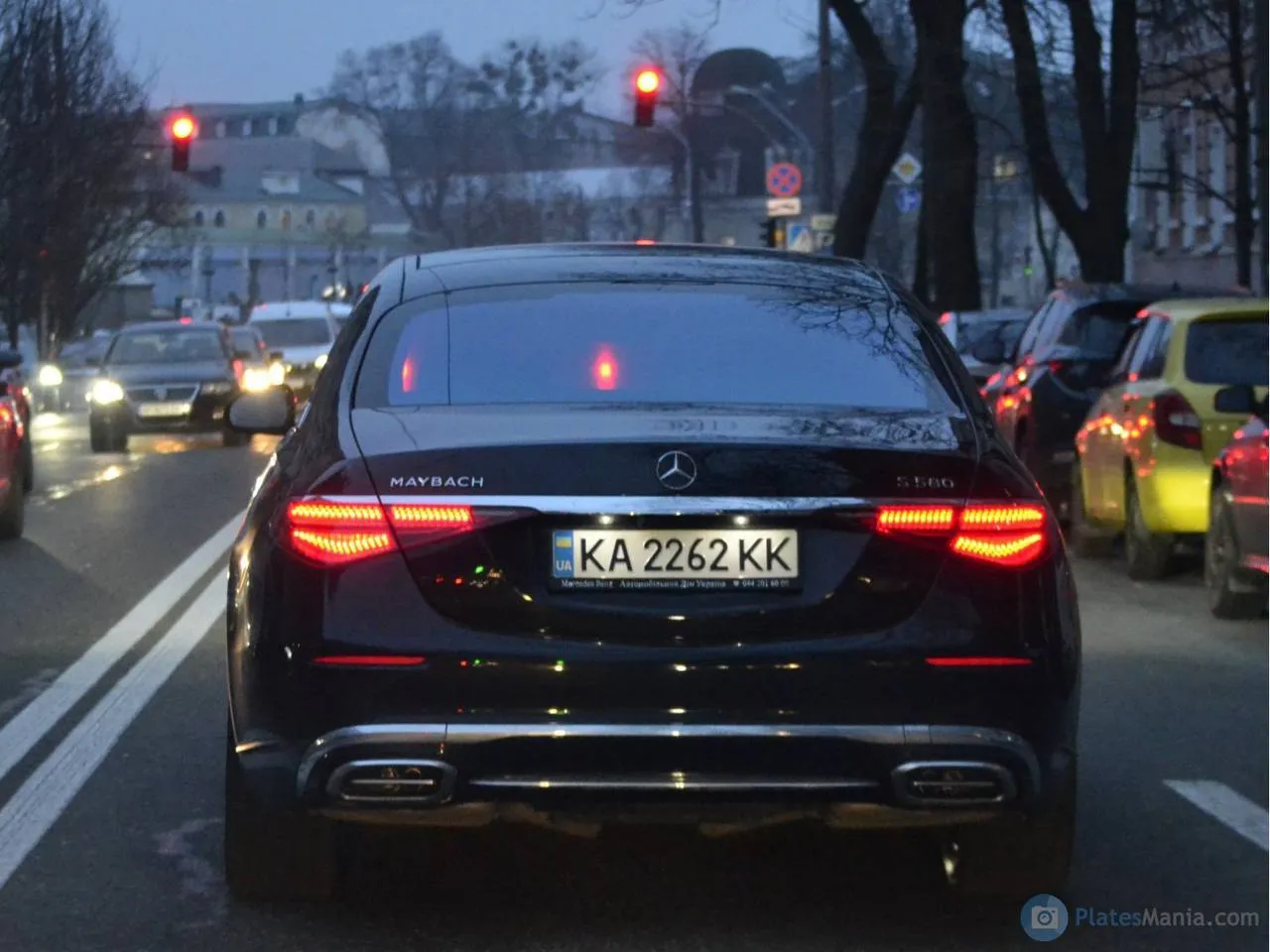 У Києві помітили один із найрідкісніших автомобілів світу - Mercedes-Maybach V12 Edition