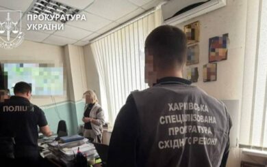 До 274 тисяч гривень хабарів: посадовців армійського корпусу підозрюють у поборах із військових