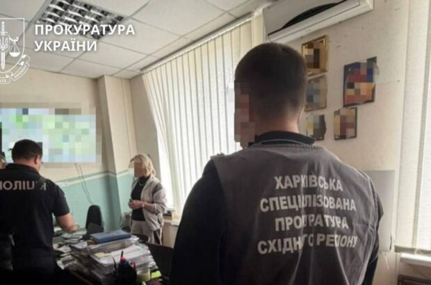 До 274 тысяч гривен взяток: чиновников армейского корпуса подозревают в поборах с военных