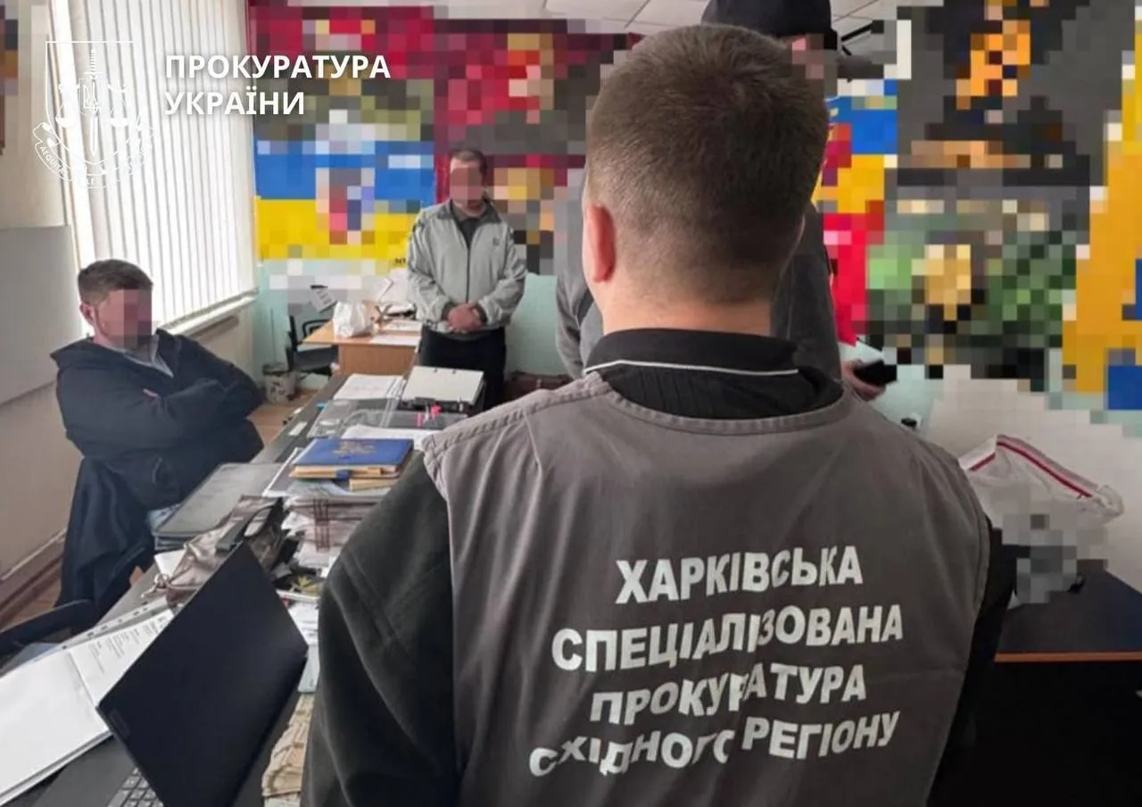До 274 тисяч гривень хабарів: посадовців армійського корпусу підозрюють у поборах із військових
