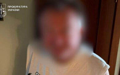В Киеве пенсионеру сообщили о подозрении за гибель собаки, выброшенной с шестого этажа