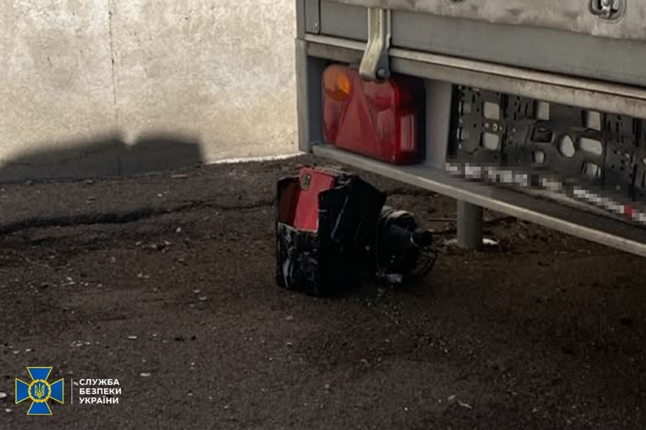 Готували вибух у центрі Києва та тікали до рф: СБУ затримала двох агентів фсб у потязі