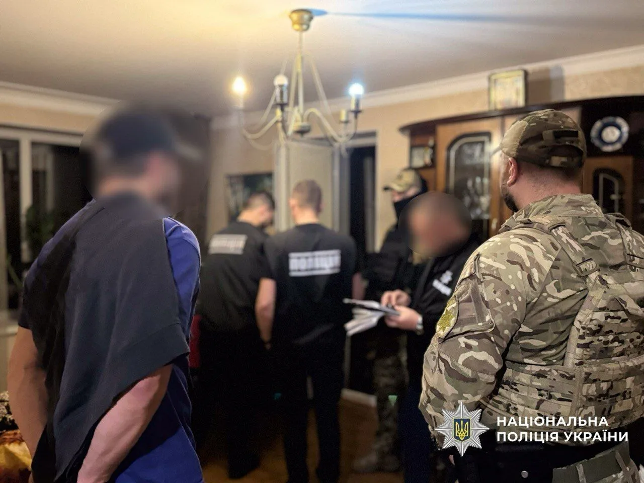 Требовали 250 тысяч долларов и запугивали семью: в Черкассах задержали преступную группу