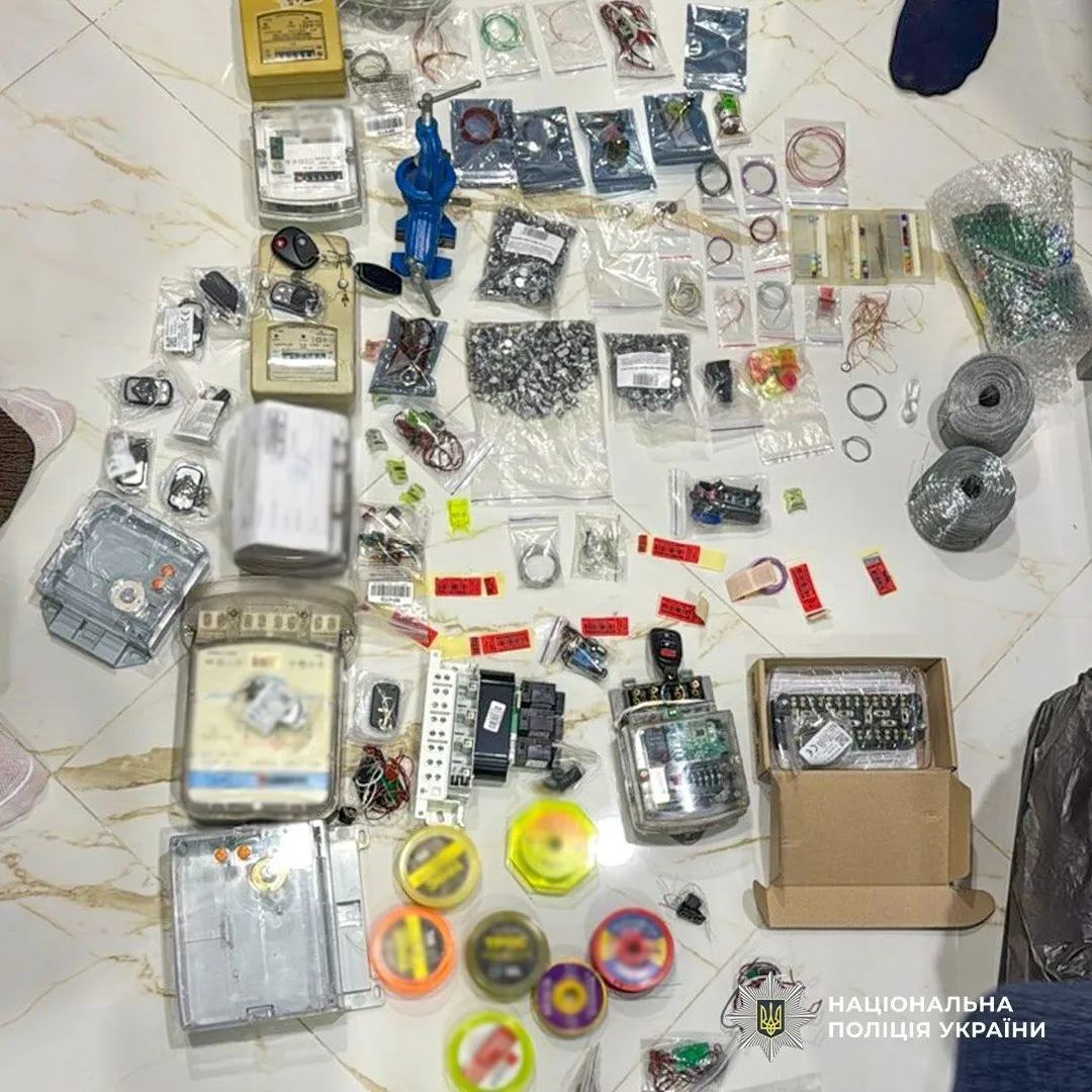 Нацполиция разоблачила схему вмешательства в работу счетчиков: ущерб нанес операторам электро- и газовых сетей