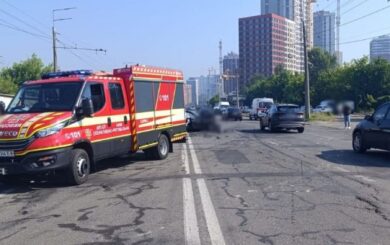 У Києві водій BMW спричинив смертельну ДТП на Виговського: є загиблі