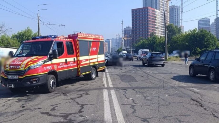 У Києві водій BMW спричинив смертельну ДТП на Виговського: є загиблі