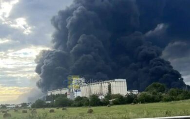 Безпілотники атакували два стратегічні НПЗ у росії