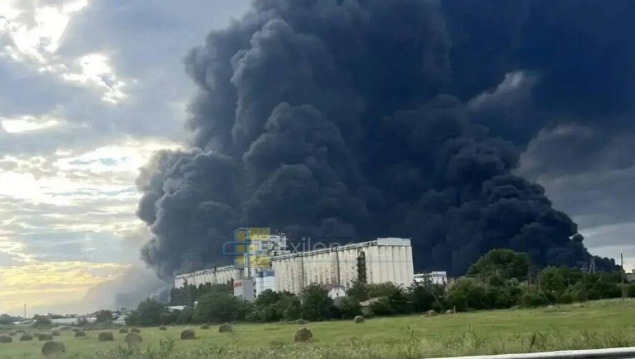 Безпілотники атакували два стратегічні НПЗ у росії