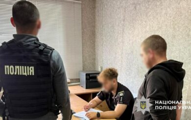 На Днепропетровщине работники ТЦК затолкали мужчину в бус, а когда ему стало плохо – выбросили возле мусорника