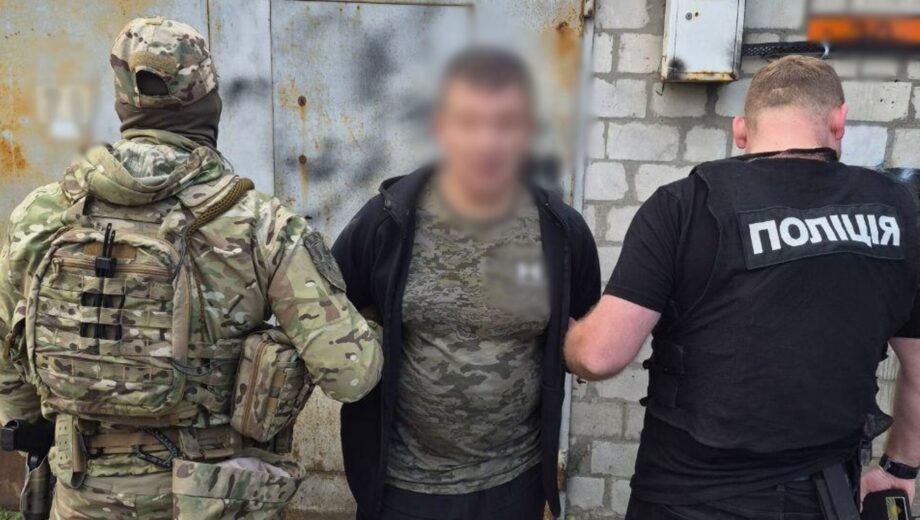В Киеве во время задержания наркосбытчик угрожал взорвать гранату: спецназовцы КОРД его разоружили