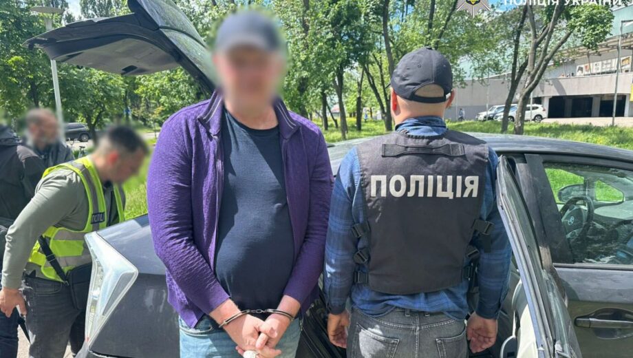 Військовий за $10 тисяч обіцяв вивезти призовника до Молдови: у Києві затримали організатора схеми