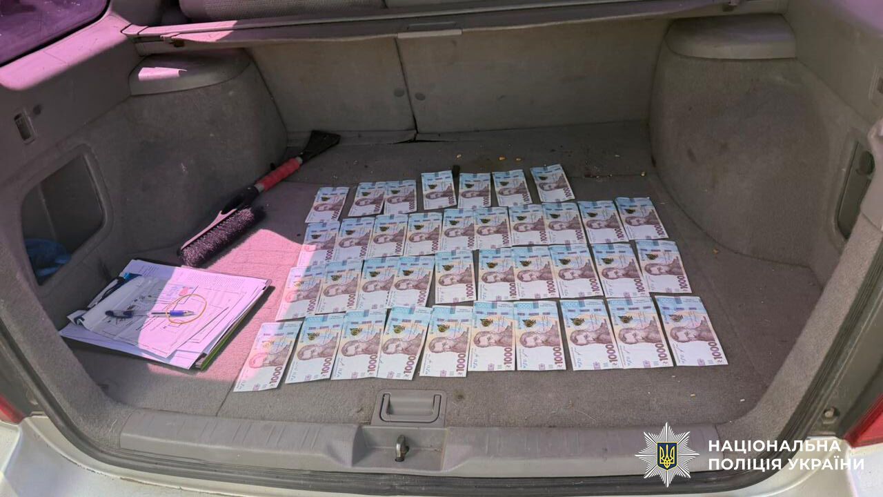 На Кіровоградщині затримали лісничого на хабарі за відвантаження деревини: ''тариф'' становив 1000 грн з вантажівки
