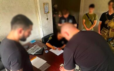 На Харьковщине разоблачили схему перевода военных за 10 тысяч долларов