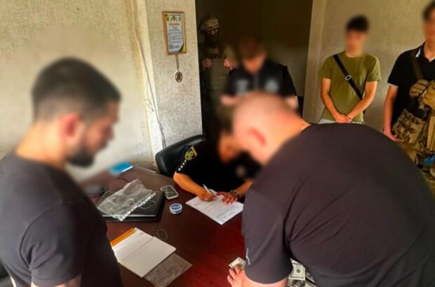 На Харьковщине разоблачили схему перевода военных за 10 тысяч долларов