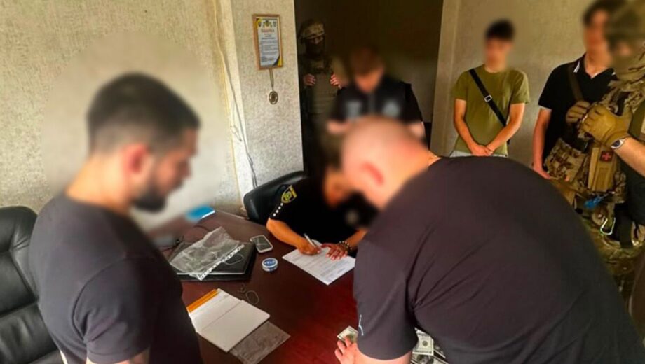 На Харьковщине разоблачили схему перевода военных за 10 тысяч долларов